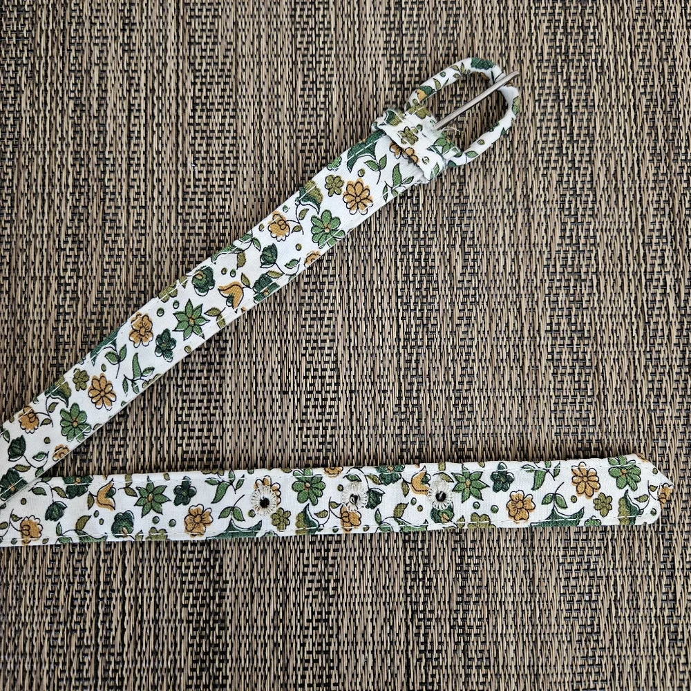 Vintage Belt M Floral Skinny 1960s 60s Dead Stock Green Gold Cream 31